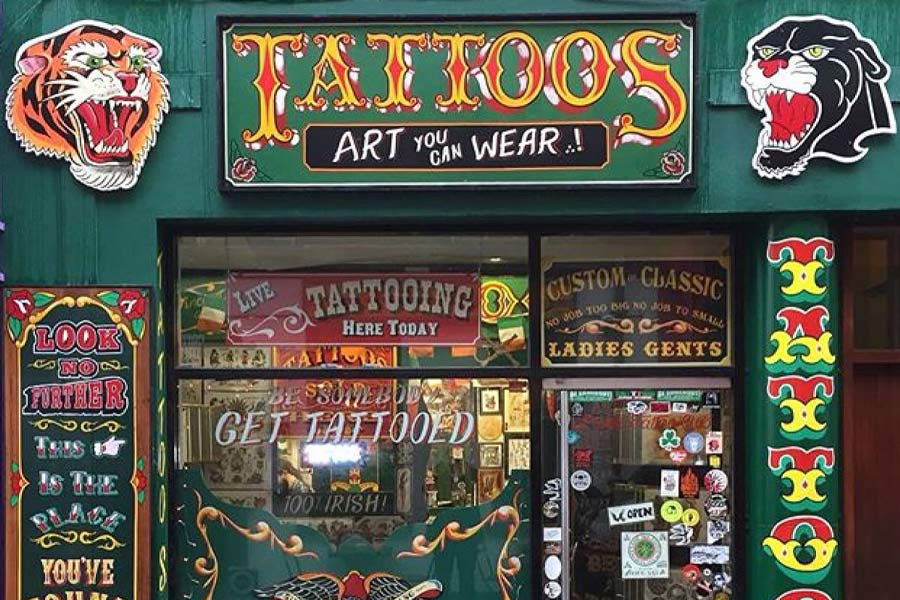 bảng hiệu tattoo bằng gỗ