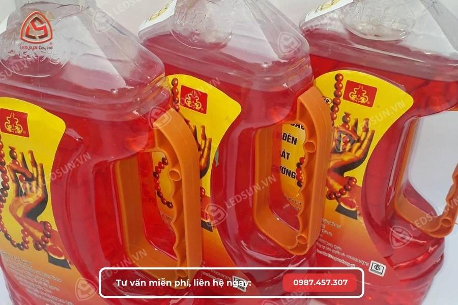 Sử dụng Dầu lửa để tẩy keo 502 dính trên tay