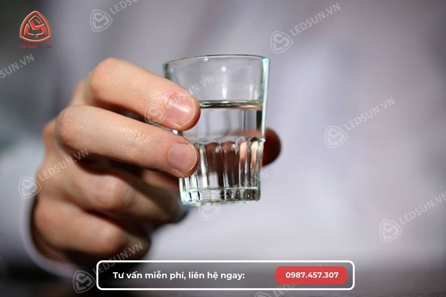 Sử dụng Rượu hoặc cồn để tẩy keo 502 khi bị dính vào tay